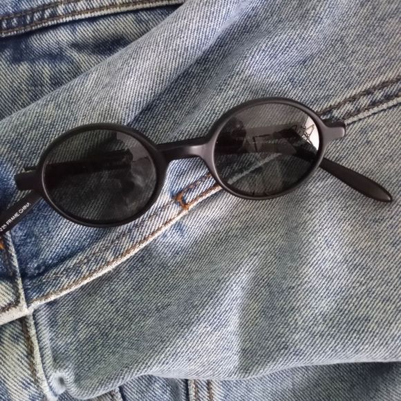 VINTAGE Circa Round Black Glasses Sun Reading Retro Plastic Frames +2.25 - Picture 8 of 9